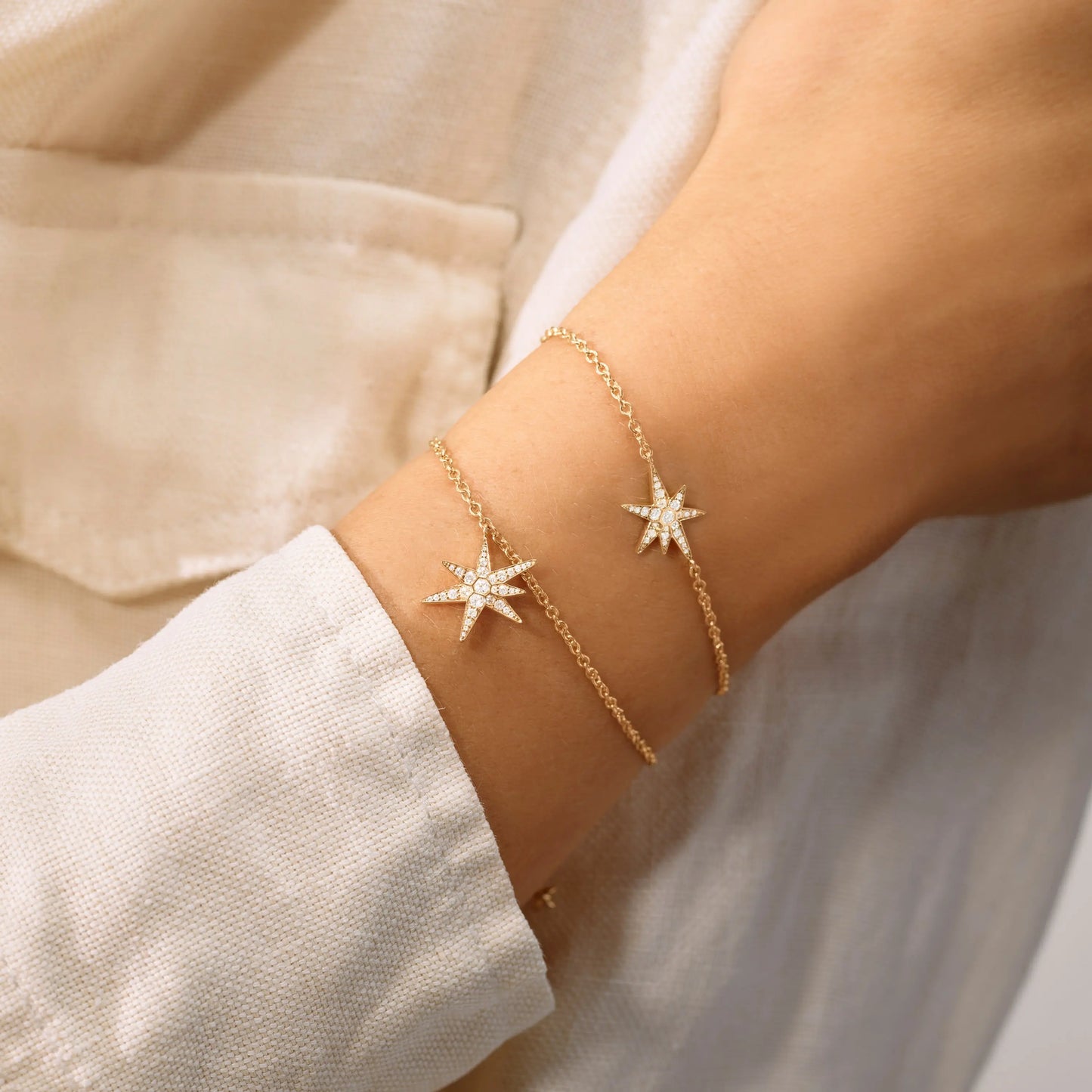 OLE LYNGGAARD COPENHAGEN - Funky stars armbånd medium