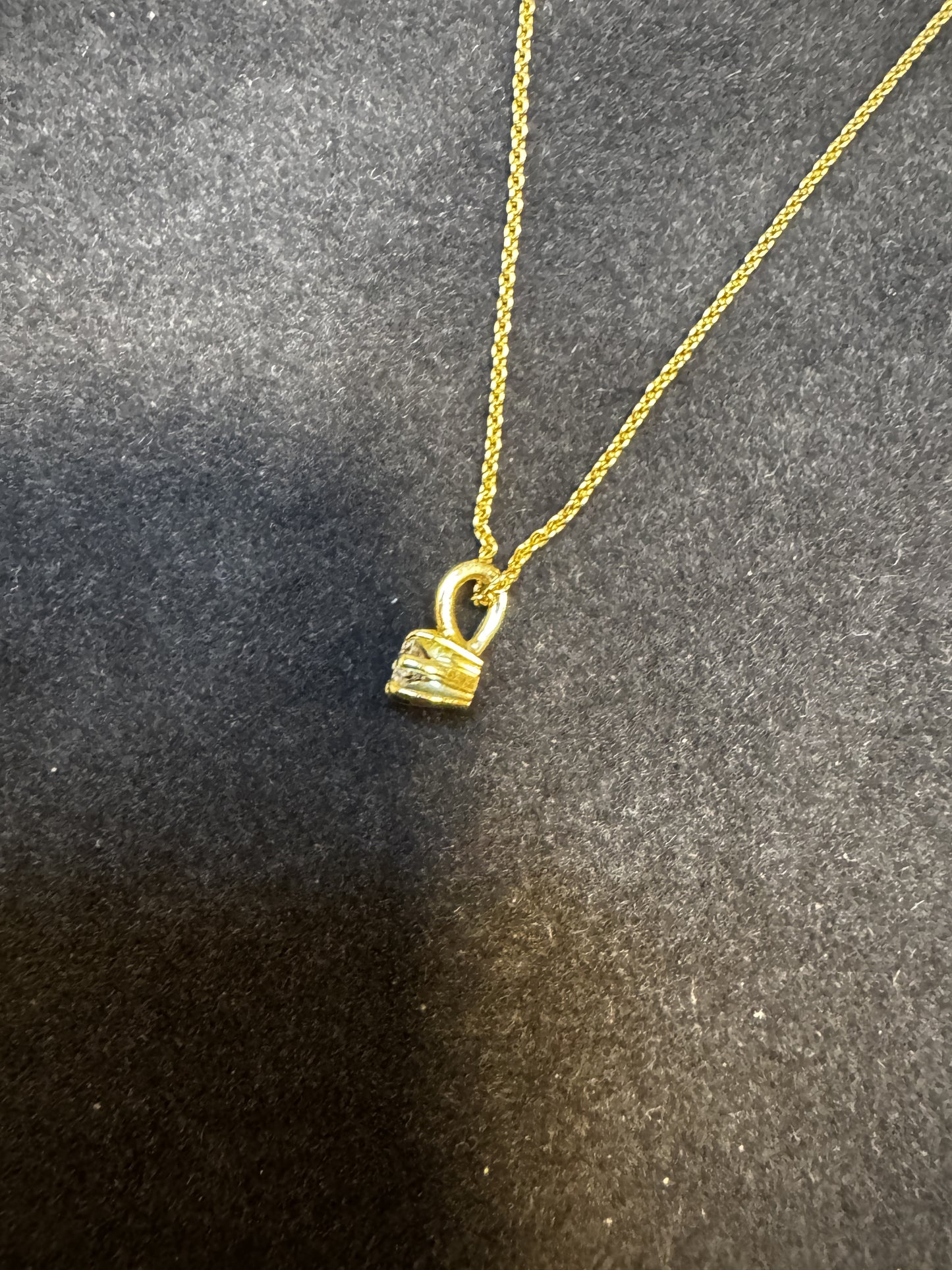 14 kt guldvedhæng med 0,10 ct