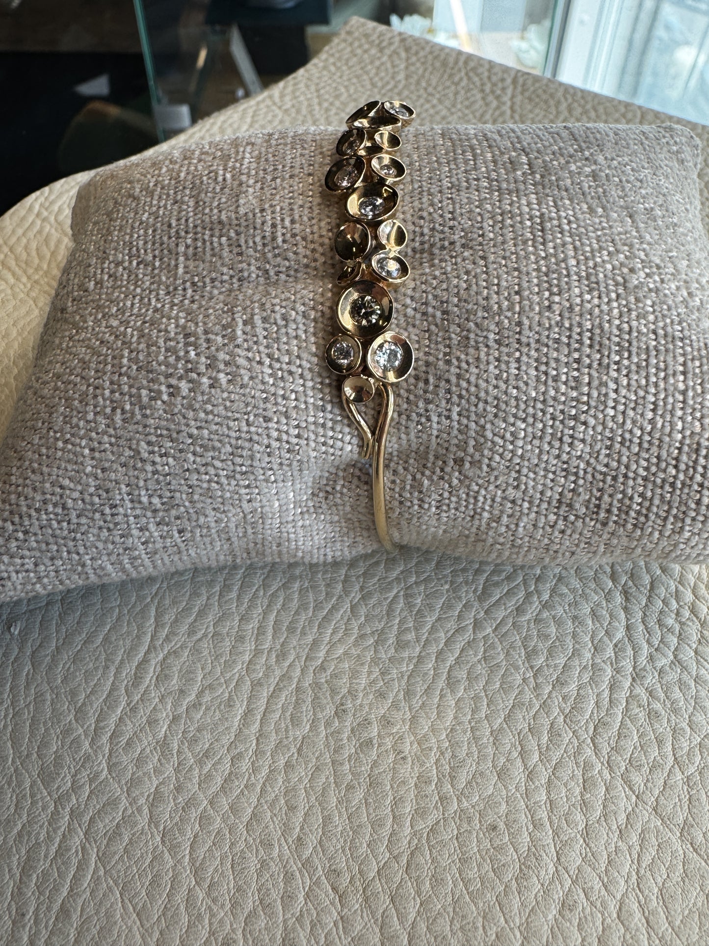 Edens design - 14 kt guld armring med brillanter