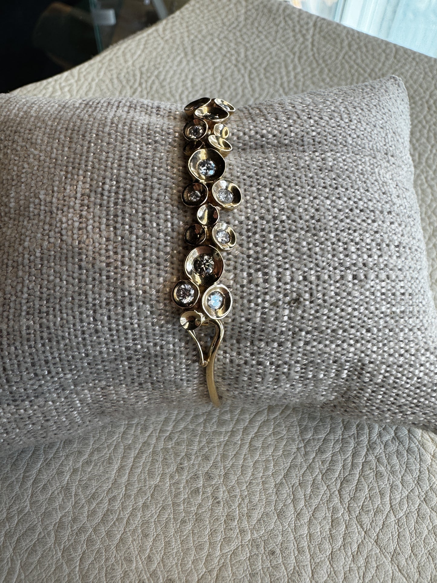 Edens design - 14 kt guld armring med brillanter