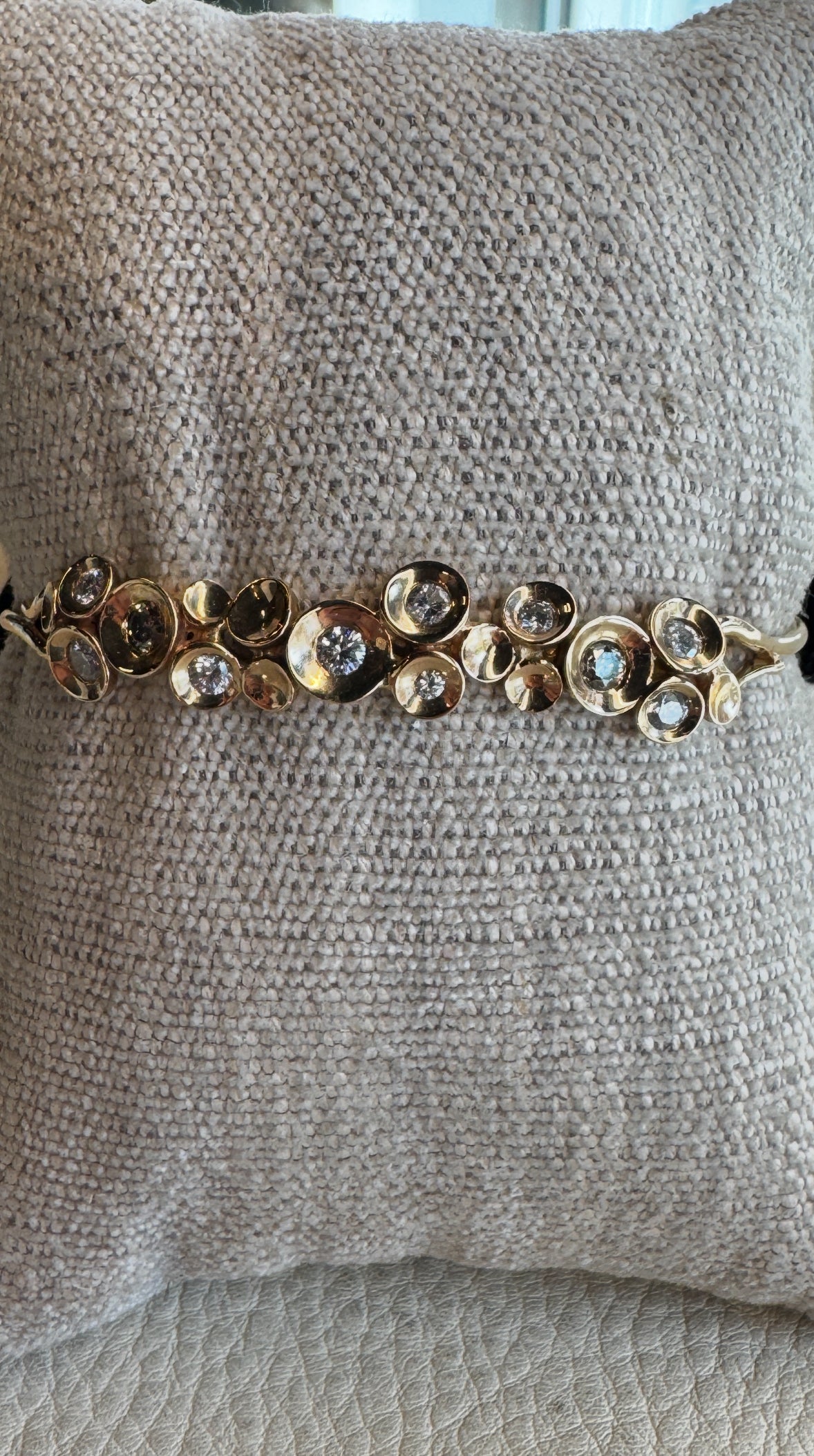 Edens design - 14 kt guld armring med brillanter