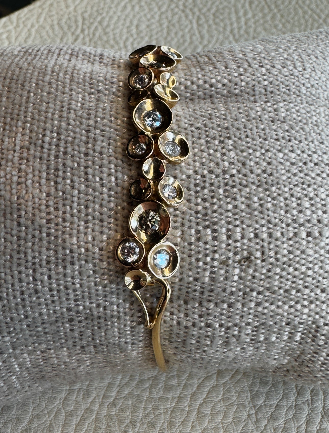 Edens design - 14 kt guld armring med brillanter