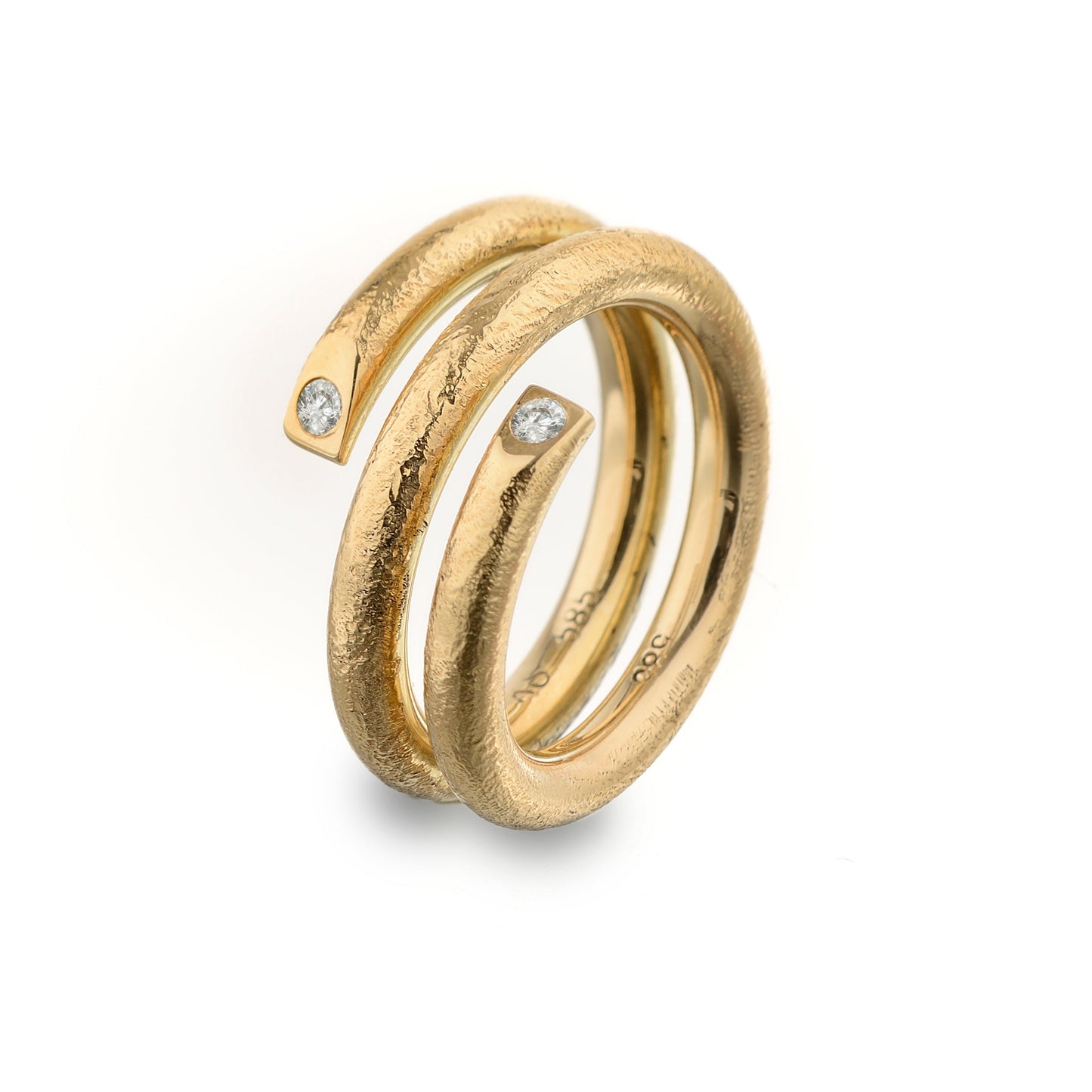Snoet ring med diamanter