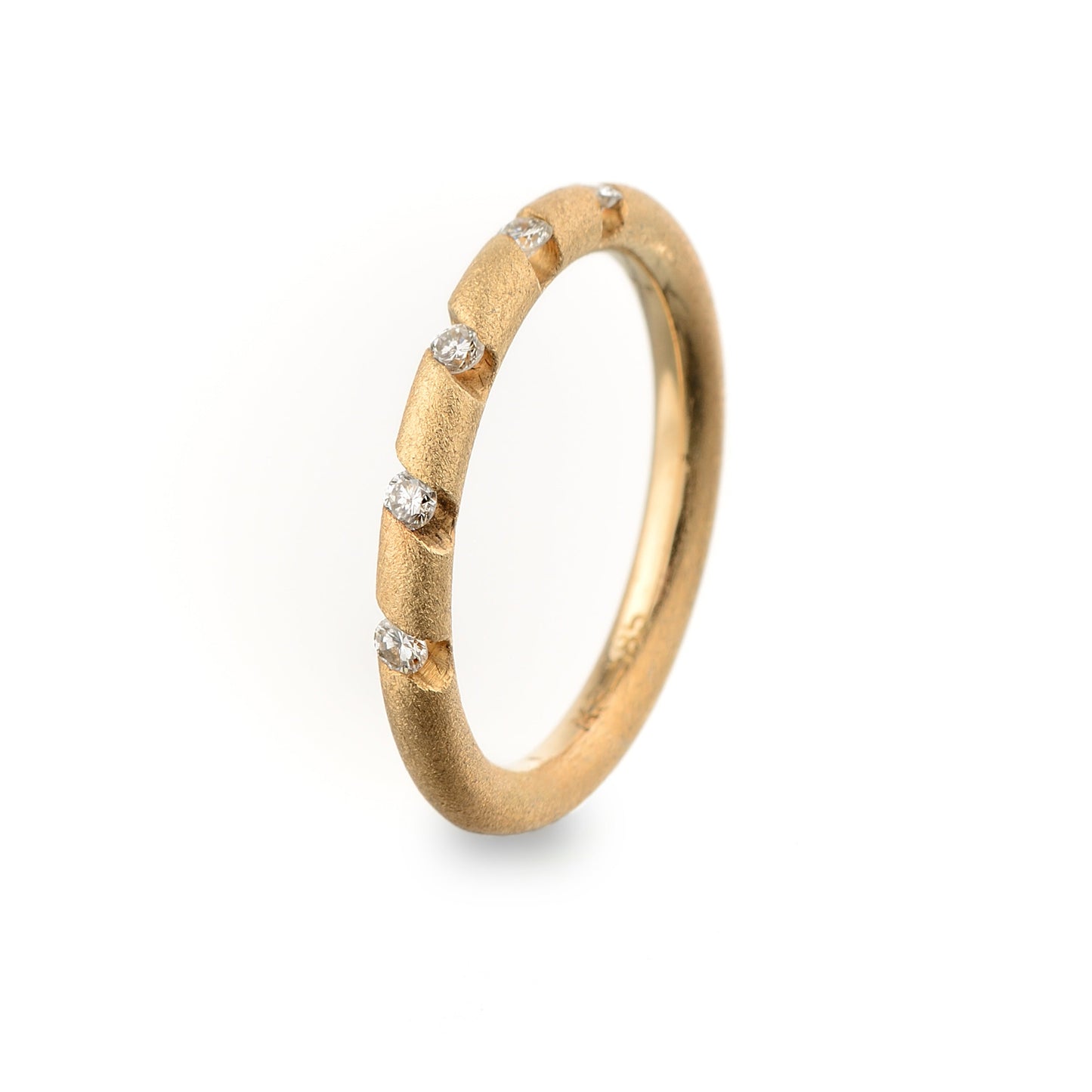 Guld ring med diamanter