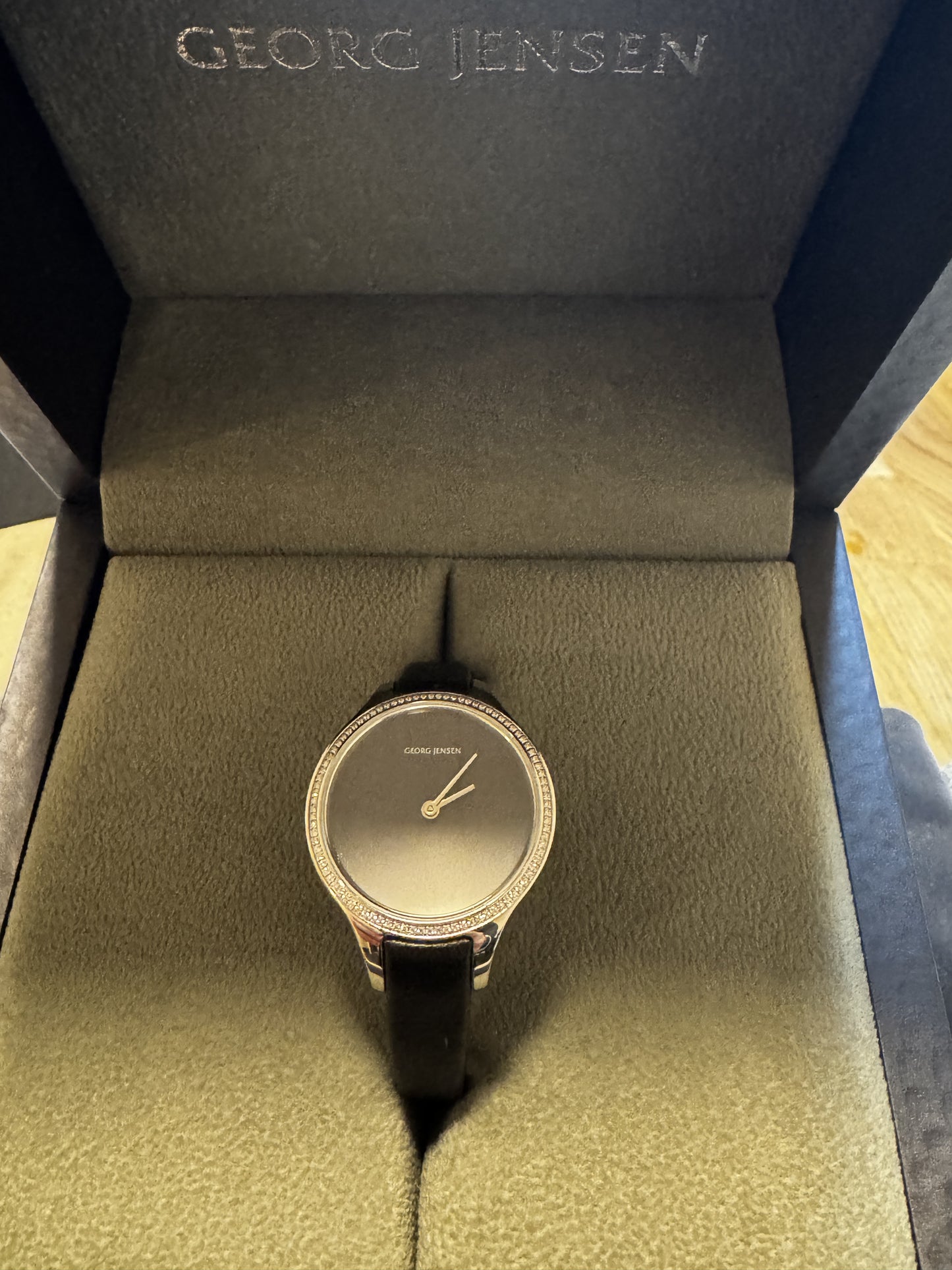 Concave dame ur fra Georg Jensen