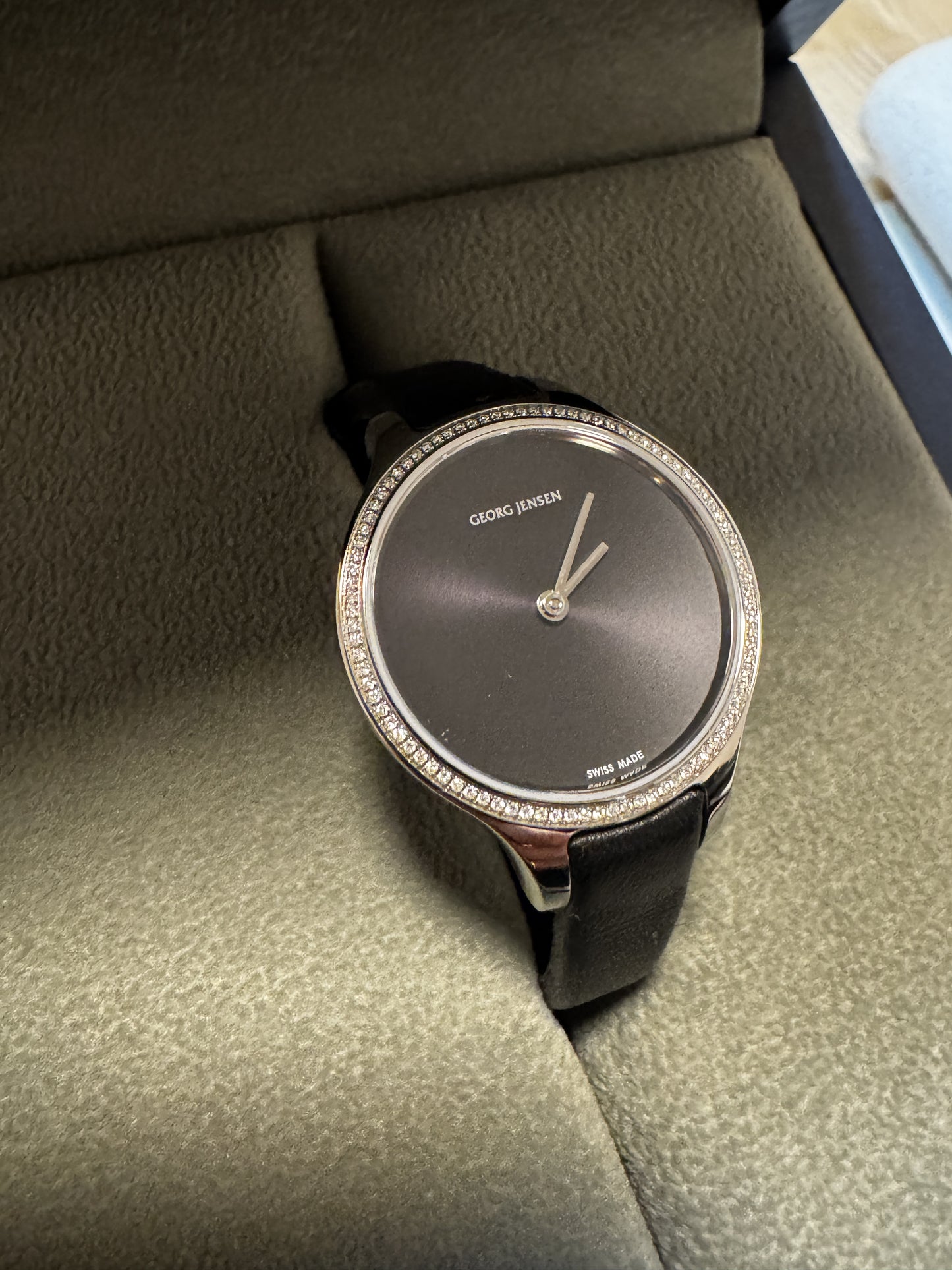 Concave dame ur fra Georg Jensen