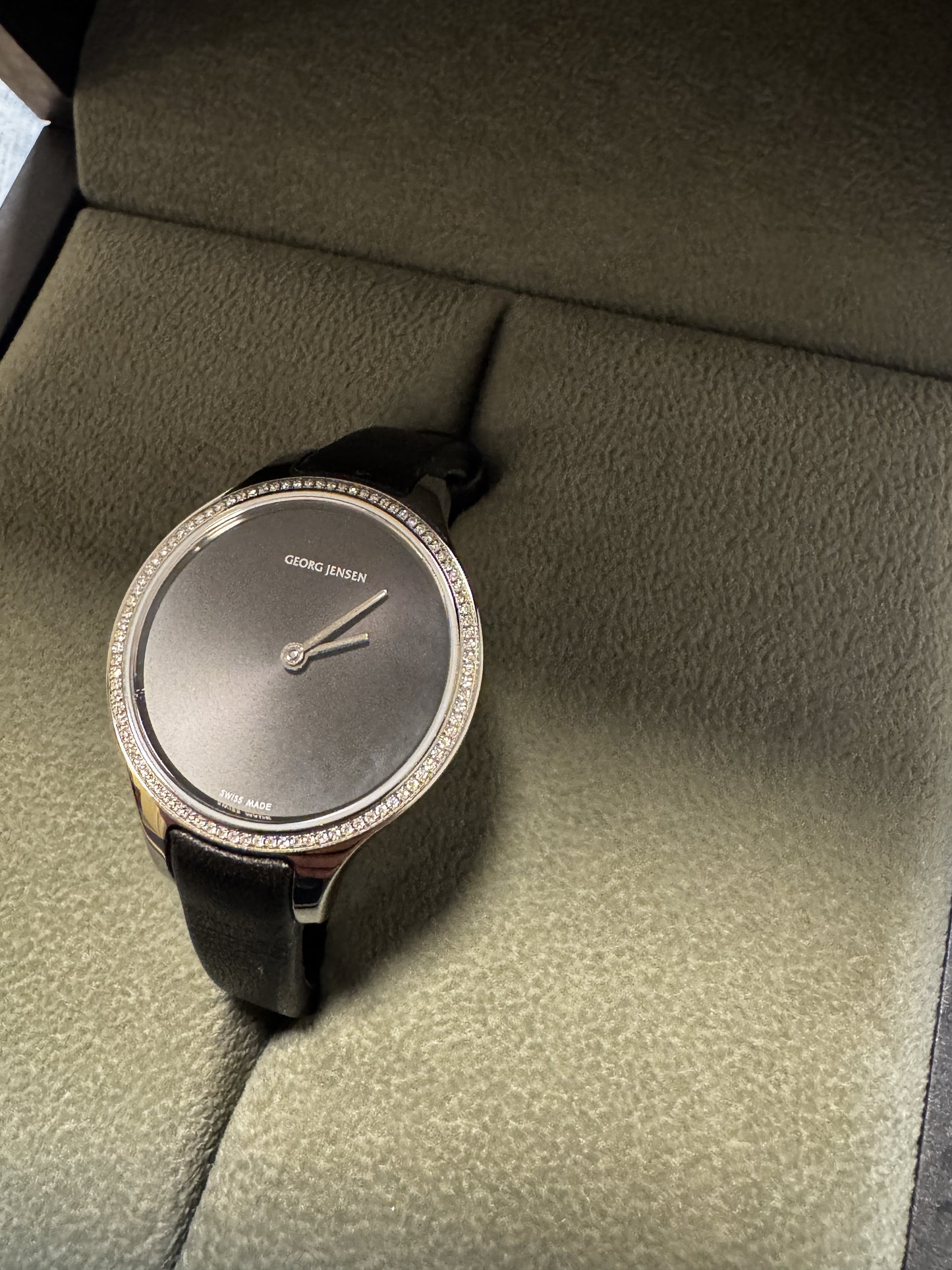 Concave dame ur fra Georg Jensen