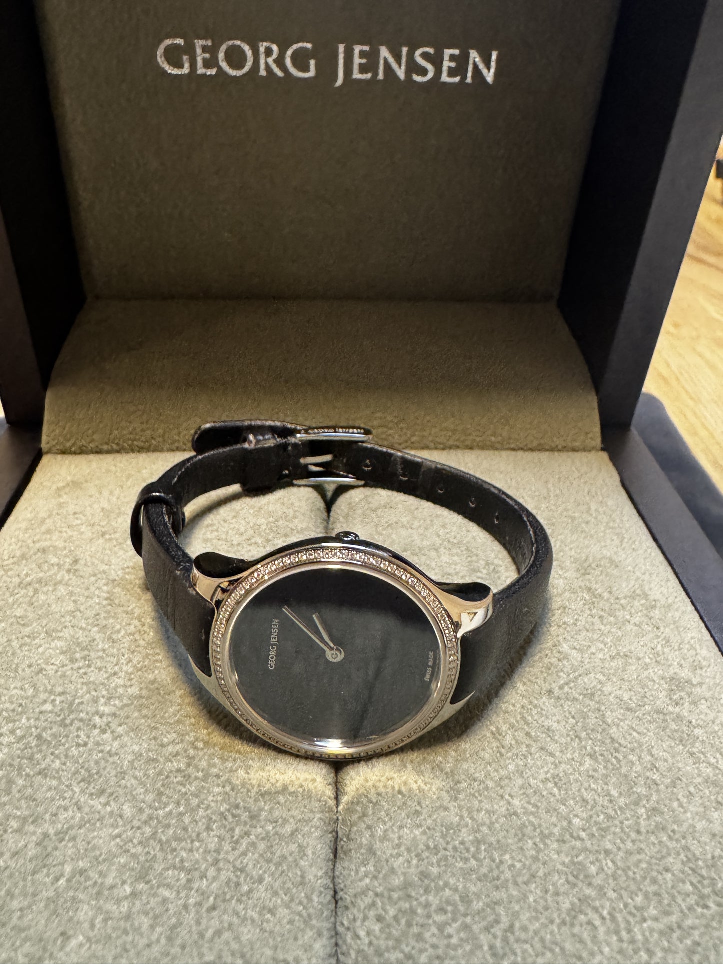 Concave dame ur fra Georg Jensen