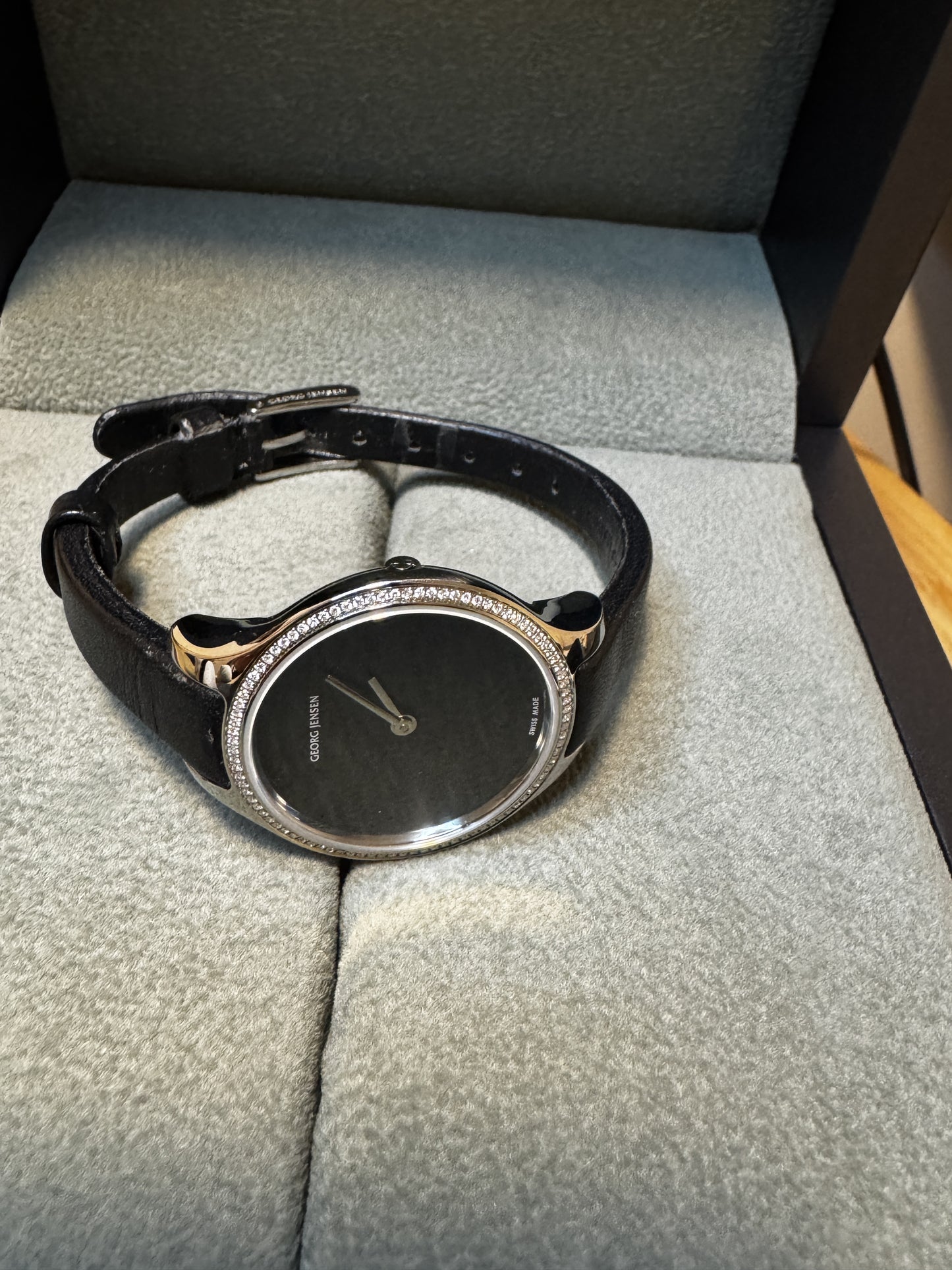 Concave dame ur fra Georg Jensen