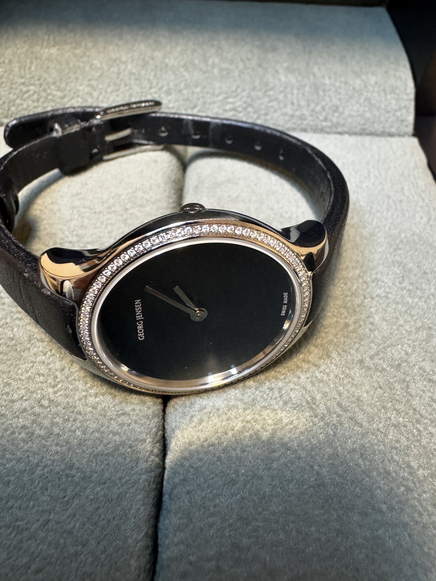 Concave dame ur fra Georg Jensen