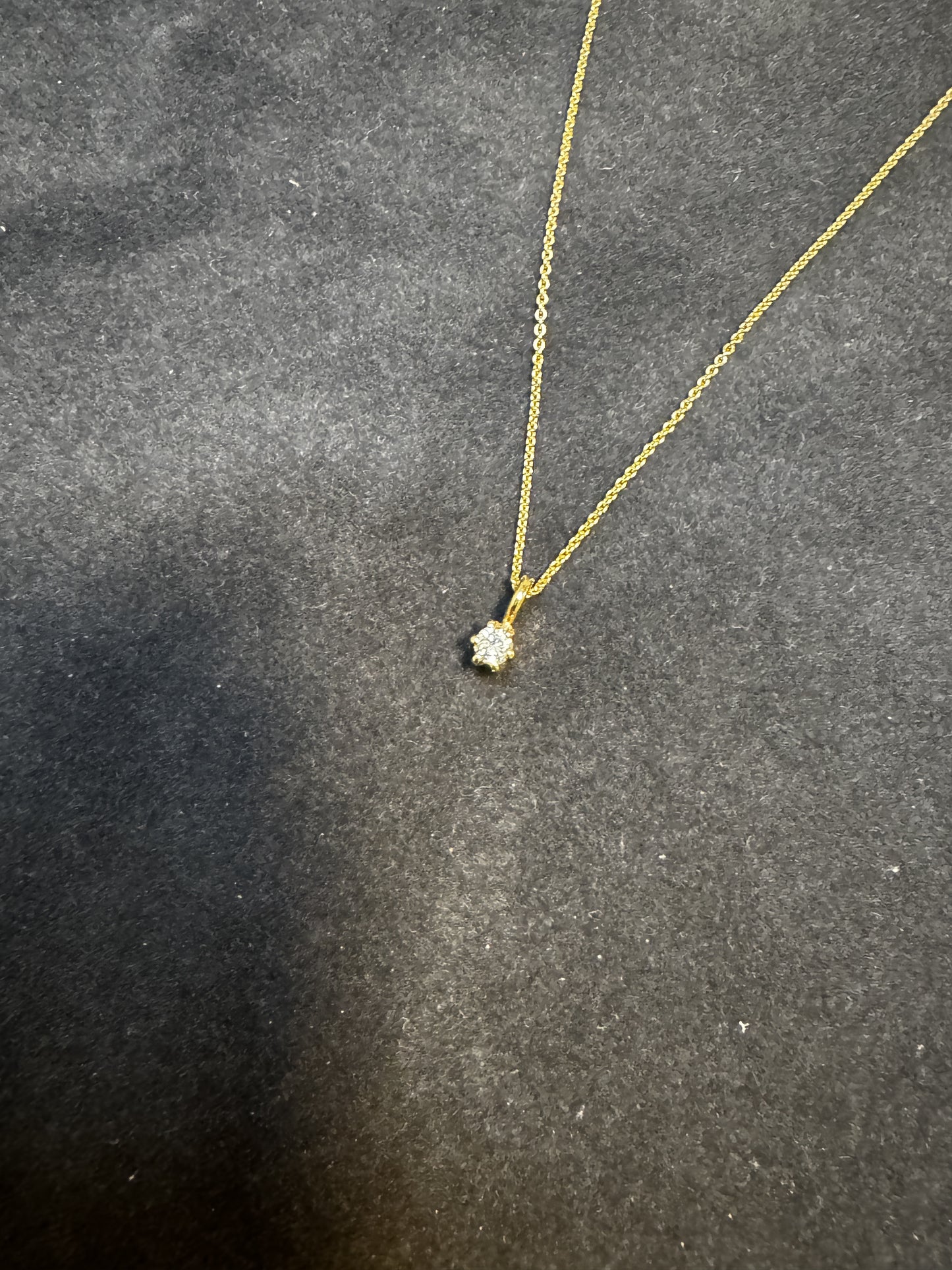 14 kt guldvedhæng med 0,10 ct