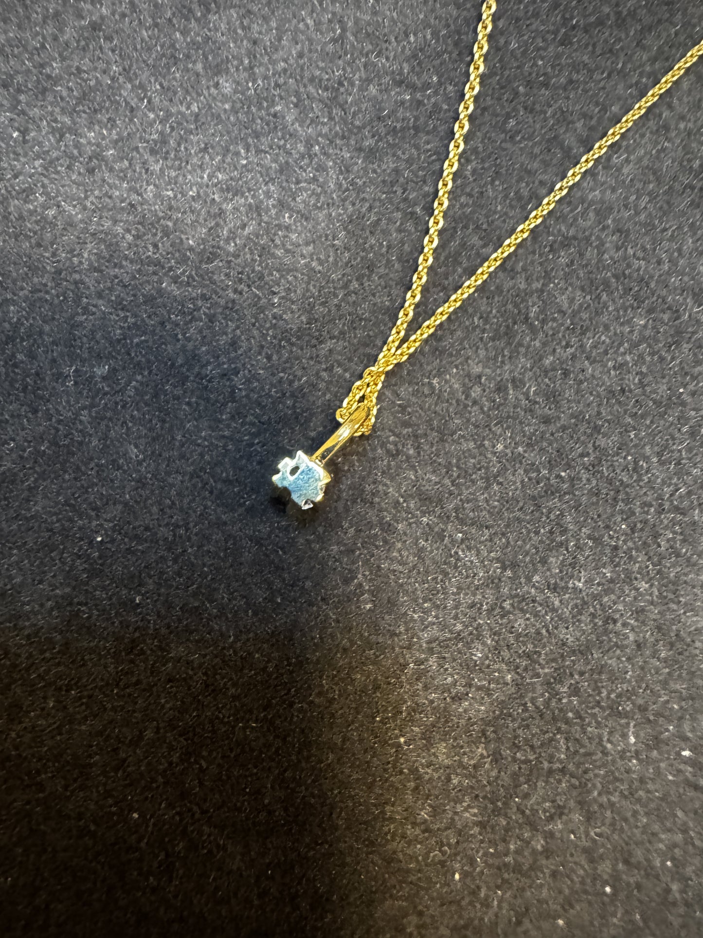 14 kt guldvedhæng med 0,10 ct