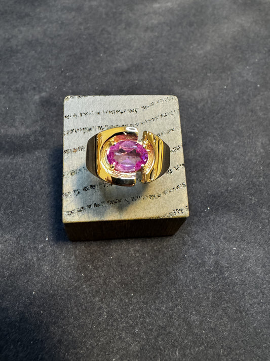 14 kt guldring med lyserød sten