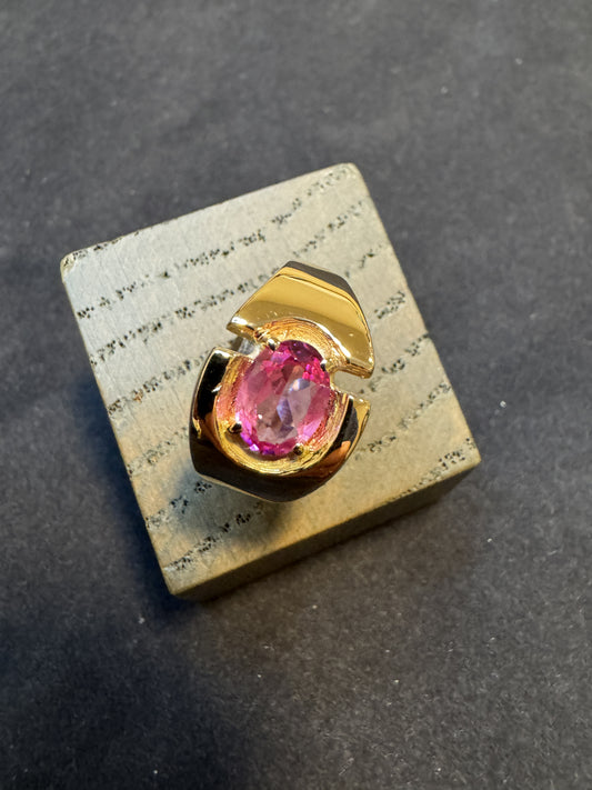 14 kt guldring med lyserød sten
