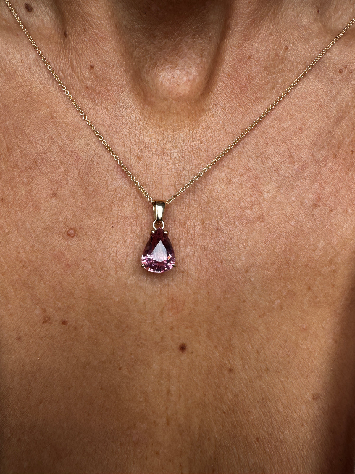 14 kt vedhæng med pink turmalin, 3,05 ct - Guldsmed Edens