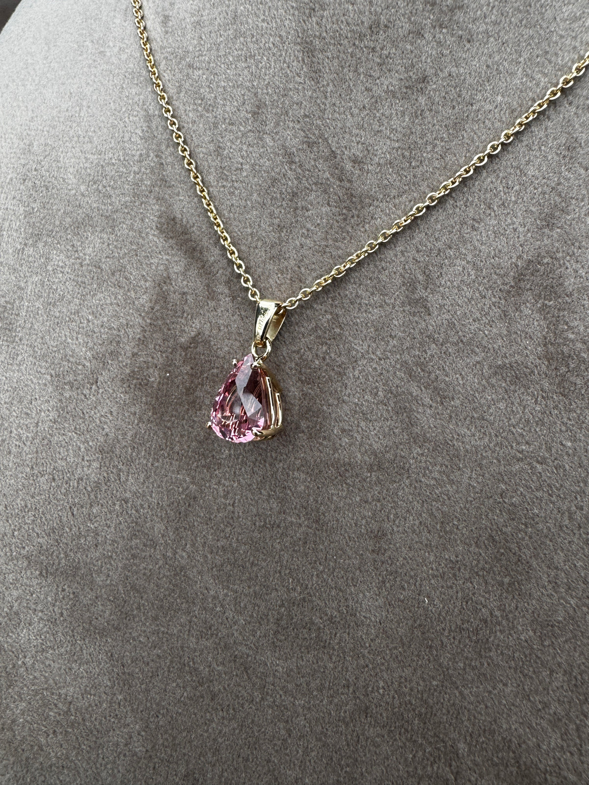 14 kt vedhæng med pink turmalin, 3,05 ct