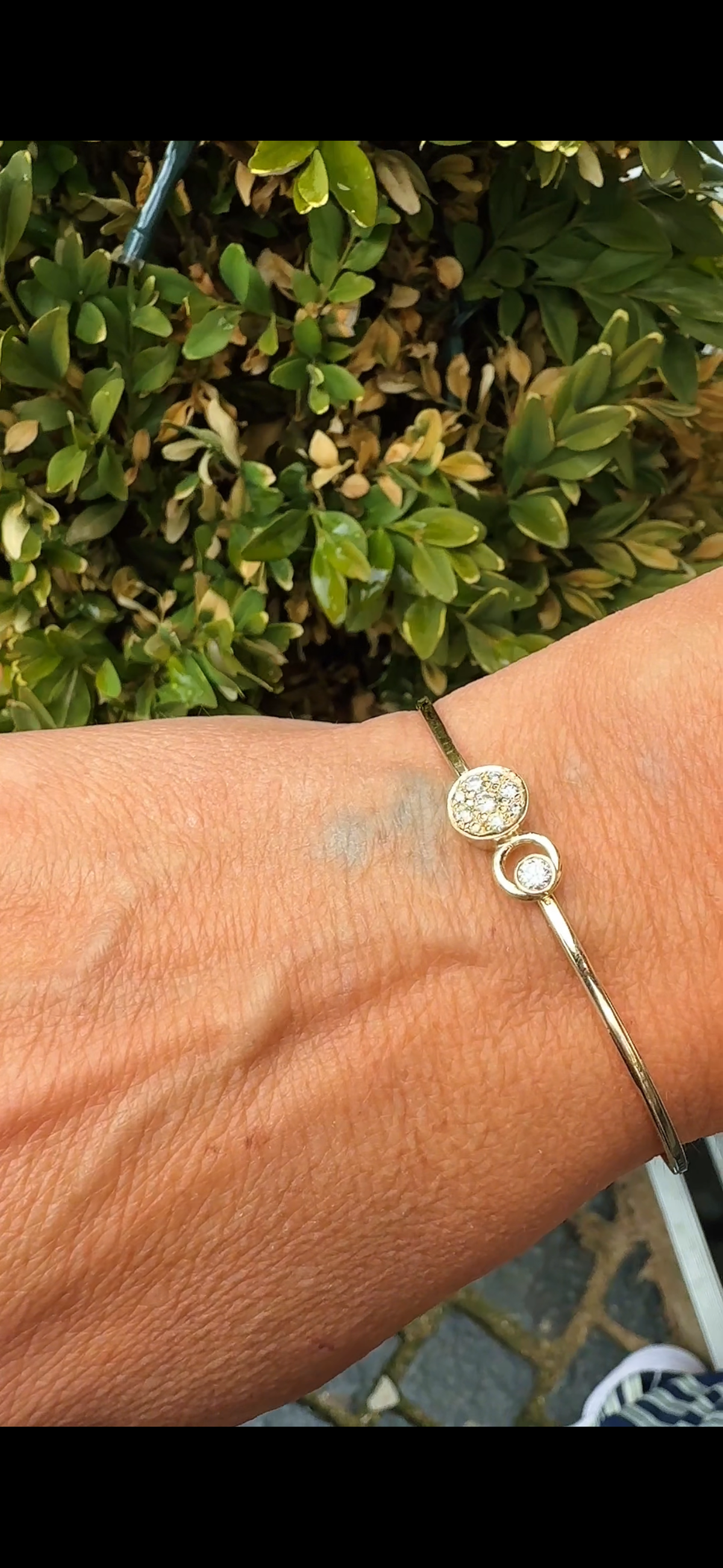 14 kt armring med diamanter