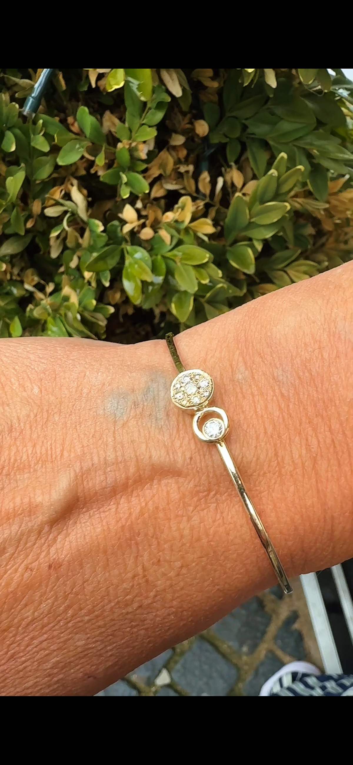 14 kt armring med diamanter
