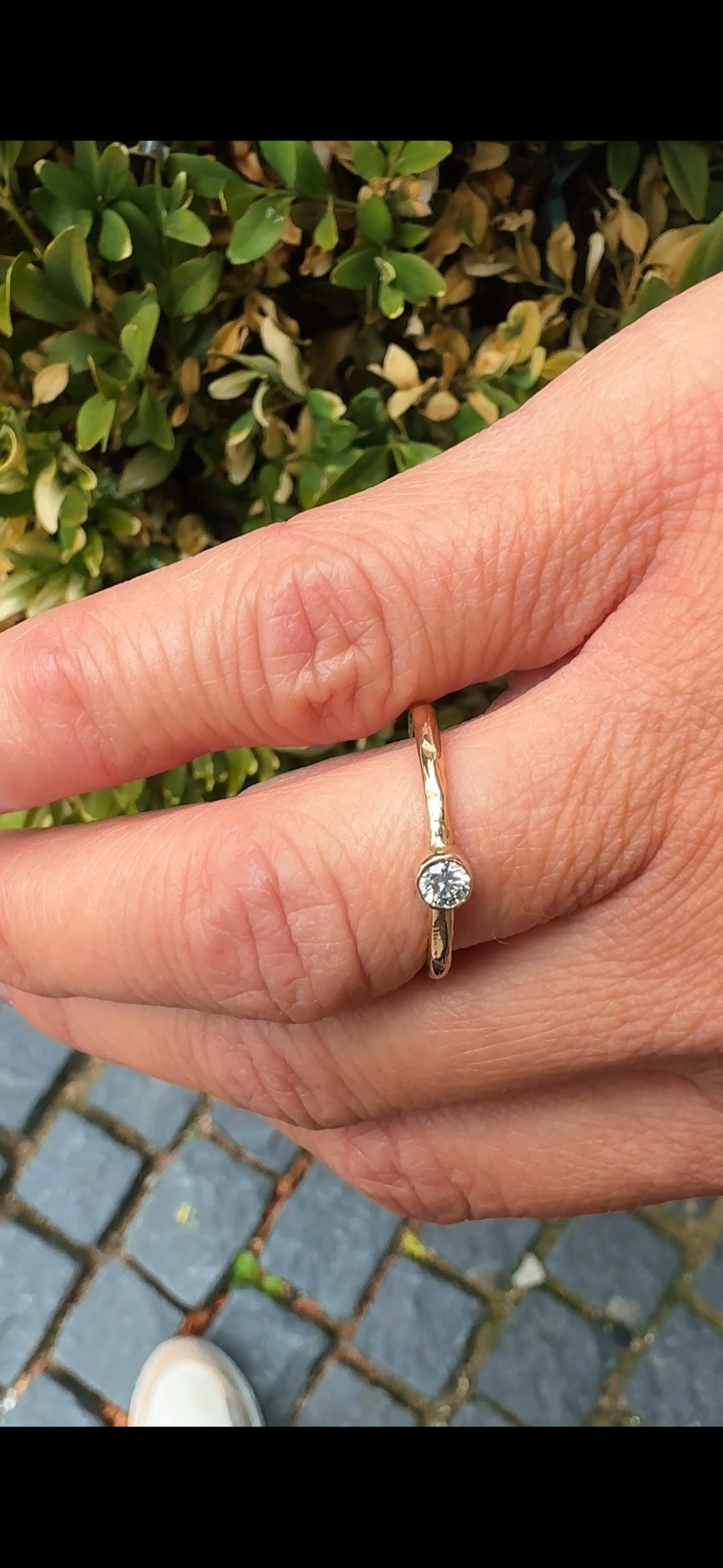 14 kt guldring med champagne brillant, 0,15 ct