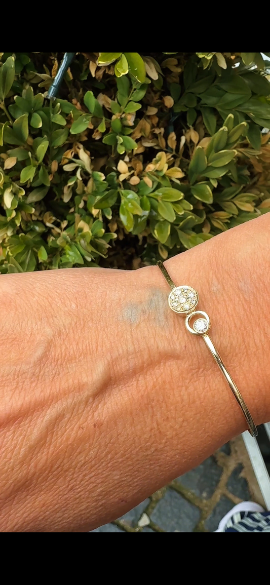 14 kt armring med diamanter