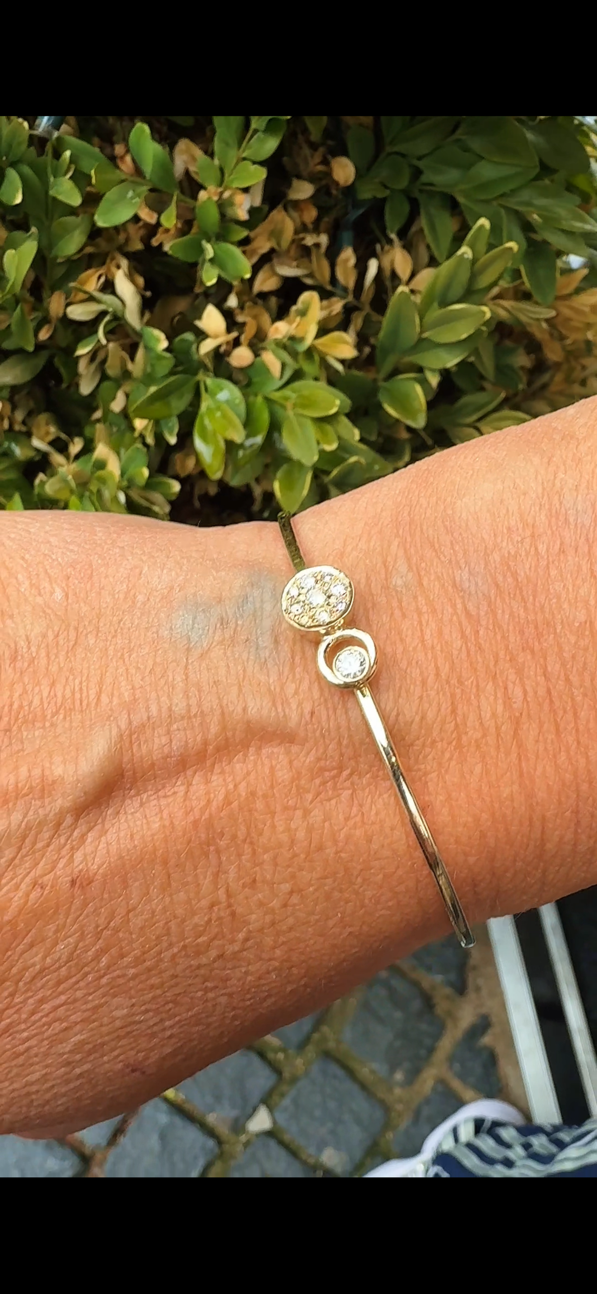 14 kt armring med diamanter