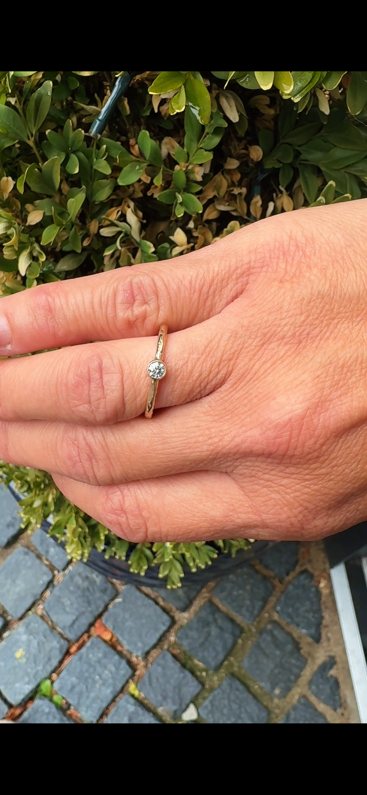 14 kt guldring med champagne brillant, 0,15 ct