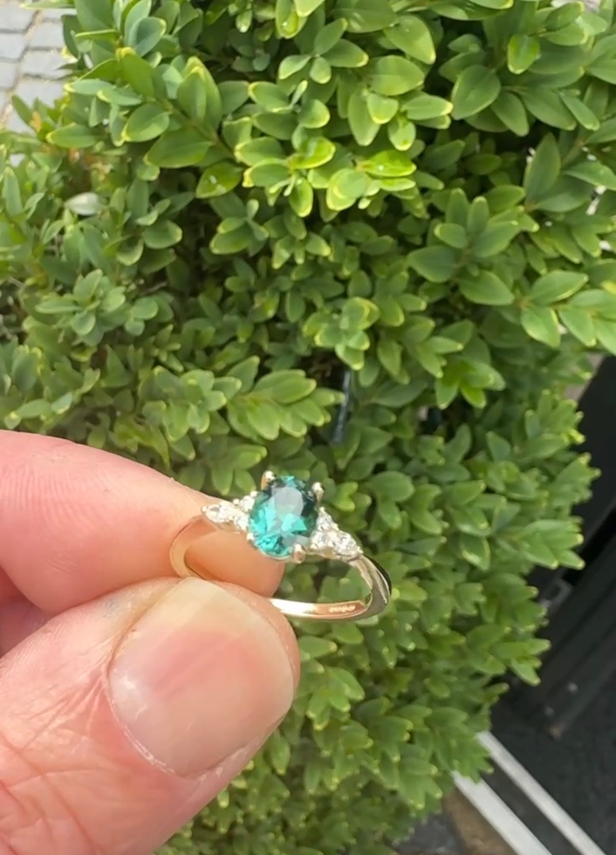 14 kt guldring med turmalin og diamanter