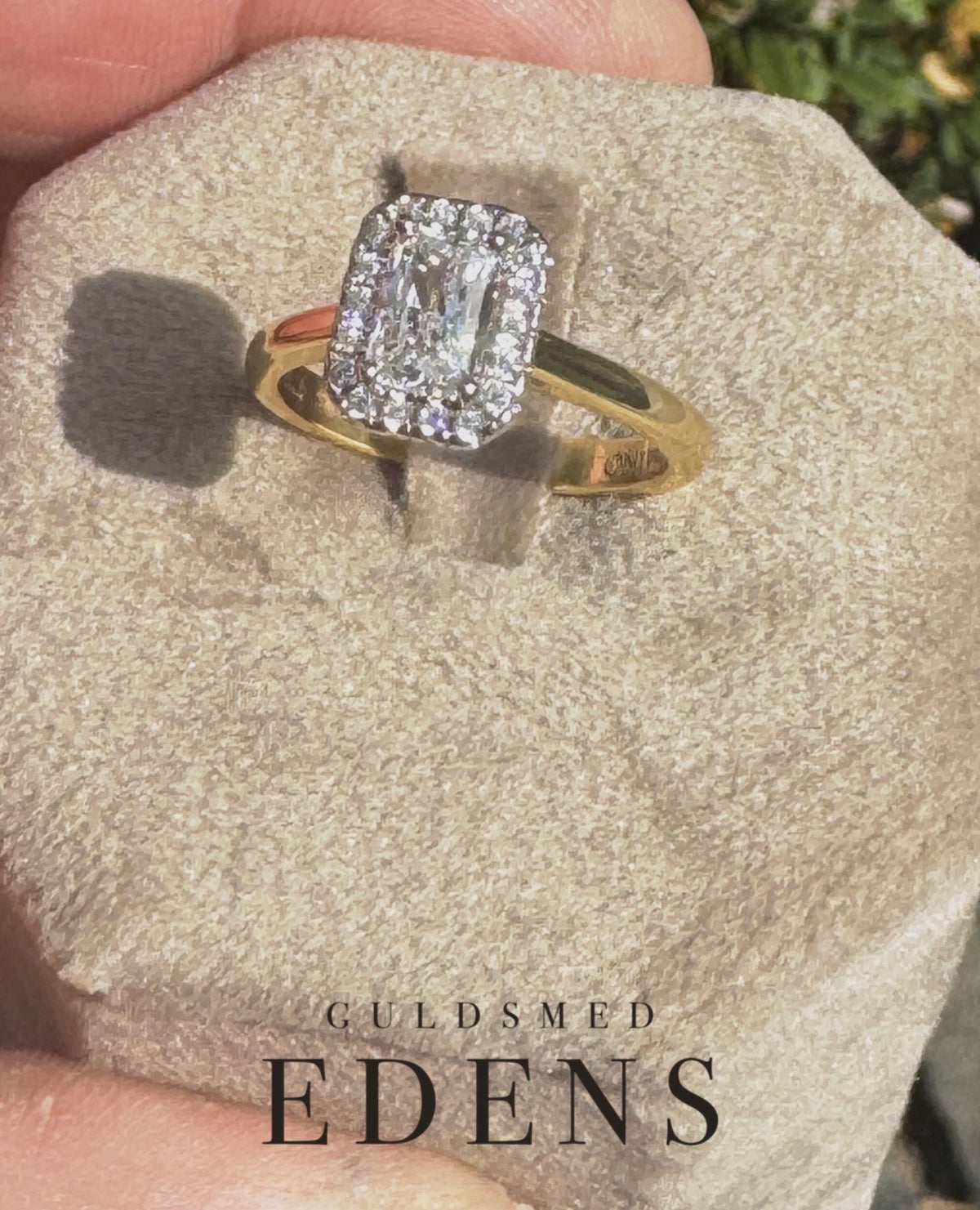 Frierring med radiantslebet diamant