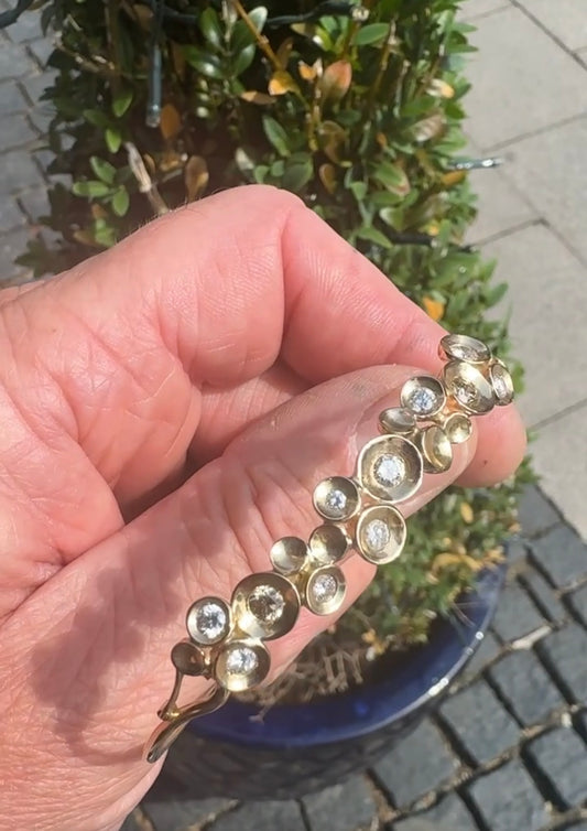 Håndlavet armring i 14 kt guld med brillanter - Guldsmed Edens