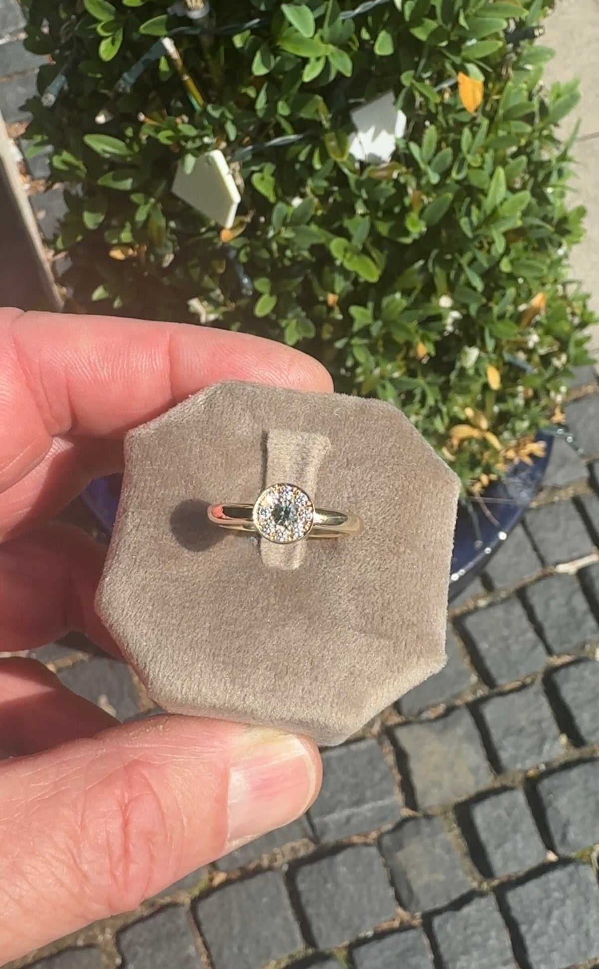 14 kt guldring med blågrøn turmalin og brillanter - Guldsmed Edens
